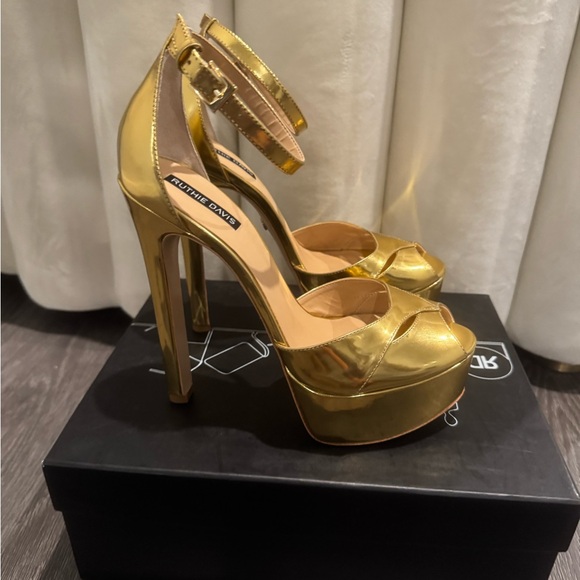 Ruthie Davis Gold Platform Sandals - Picture 6 of 9